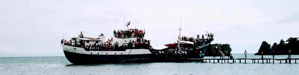 Freighter from Guanaja owned by Rafael Zapata picking up Liberal Party supporters in 1985 in St. Helene

